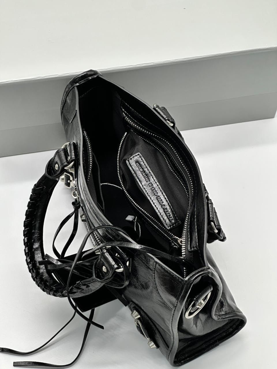 balenciaga balenciaga,сумка balenciaga neo classic черный,женская сумка balenciaga classic черная,balenciaga motorcycle bag,сумка balenciaga с зеркальцем большая