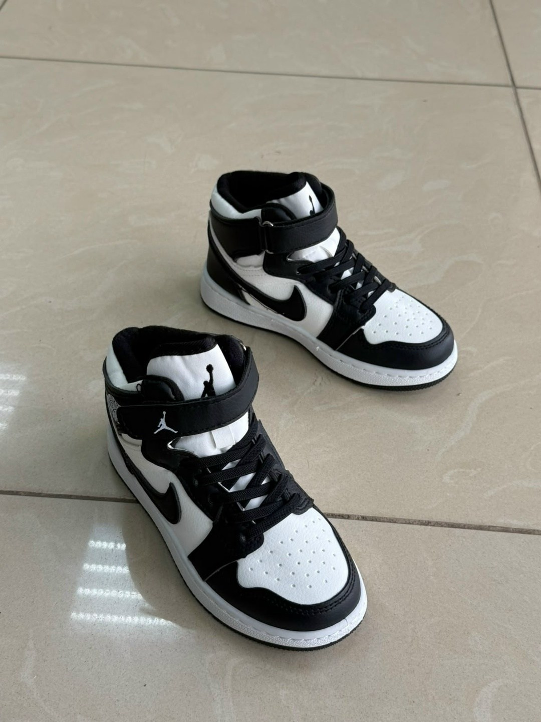 кроссовки nike air jordan 1,кроссовки мальчику,nike air jordan 1 mid black white,nike air jordan 1 mid,кроссовки детская
