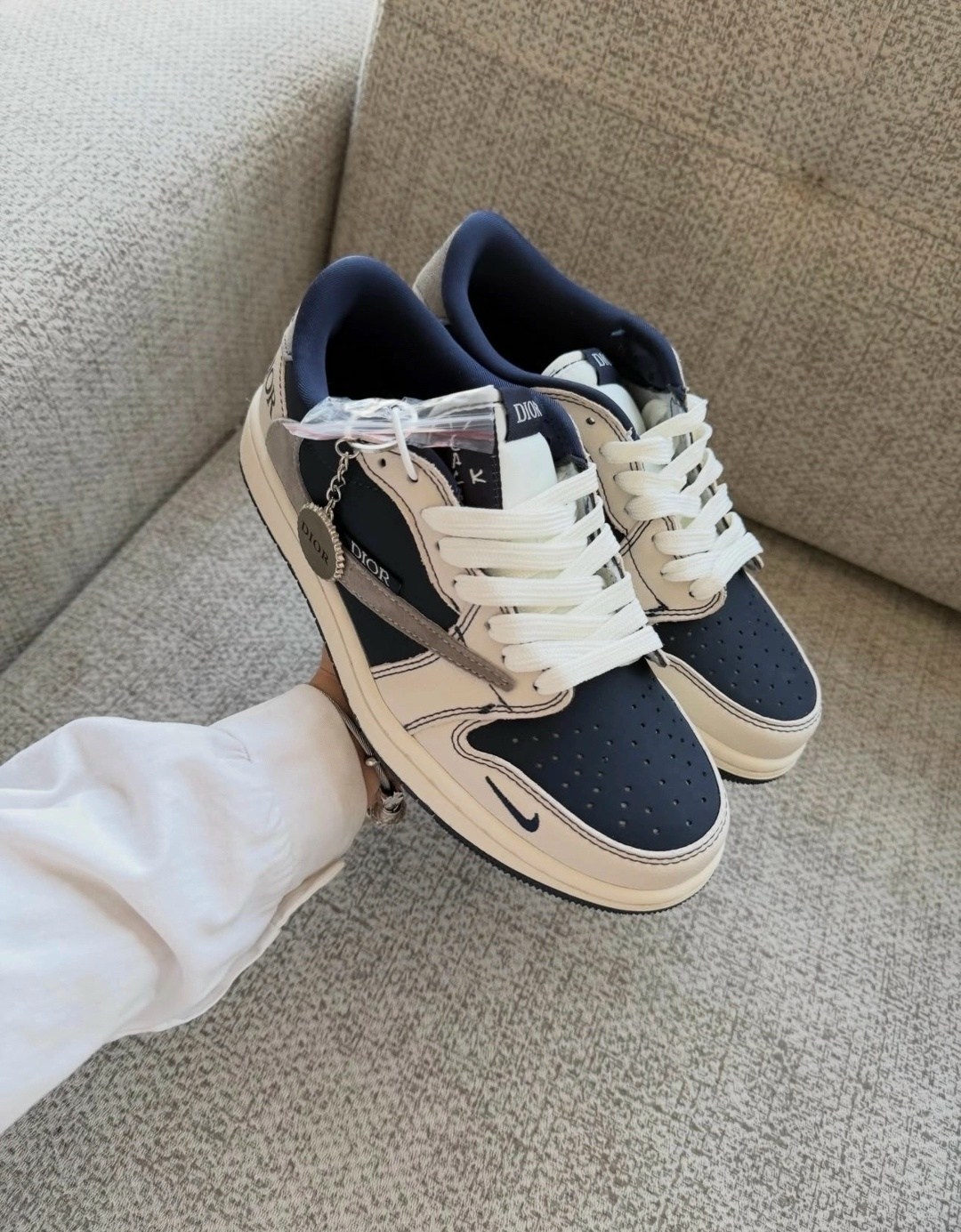 кроссовки travis scott x air jordan 1 low x dior nike,nike air jordan 1 low dior,кроссовки air jordan 1 low x travis scott,кроссовки jordan air jordan 1 retro high dior,кроссовки