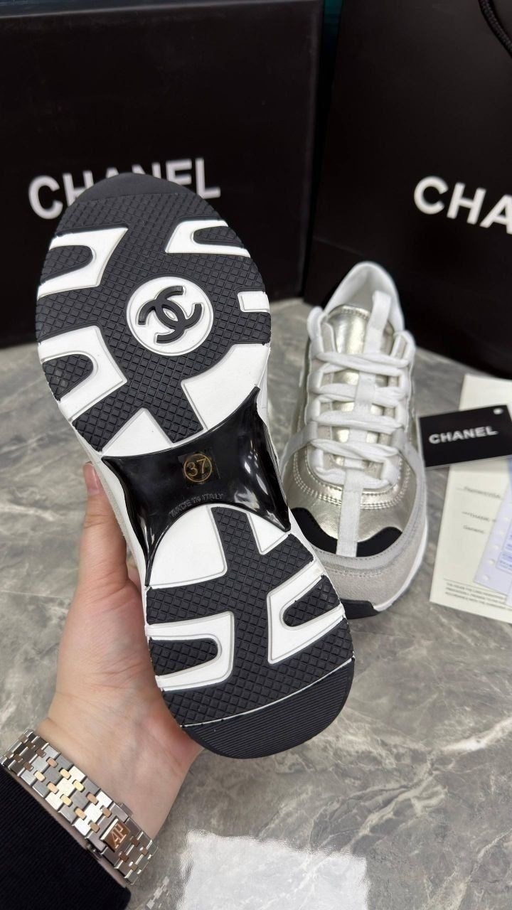женские кроссовки chanel,кроссовки chanel,модные вентилируемые кроссовки chanel,женские комбинированные кроссовки chanel 2026-2026 черные с коричневым и белым логотипом,chanel женские кожаные кроссовк