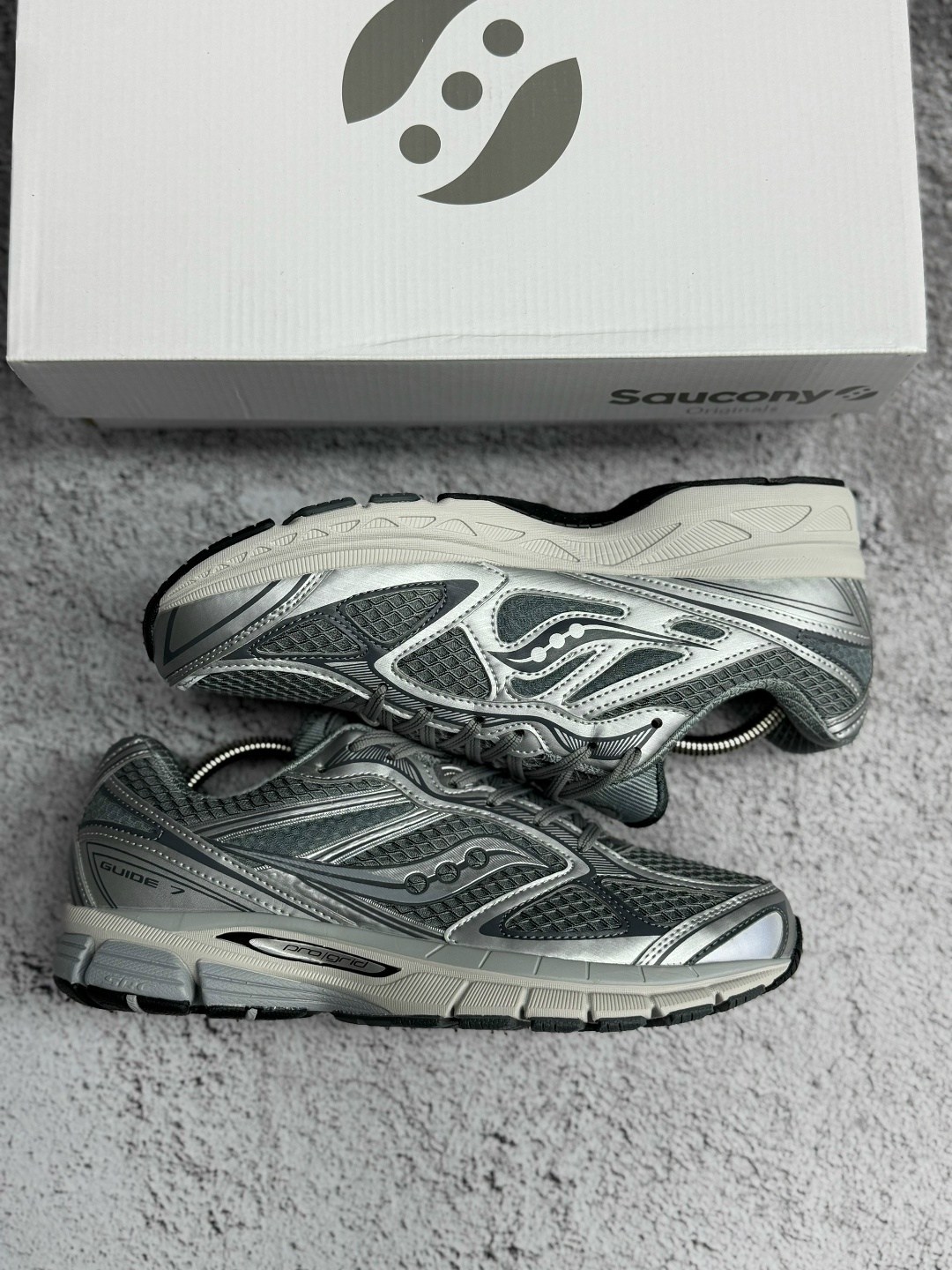 кроссовки saucony,кроссовки мужские saucony,saucony progrid triumph 4,кроссовки progrid omni 9 saucony,кроссовки saucony kinvara