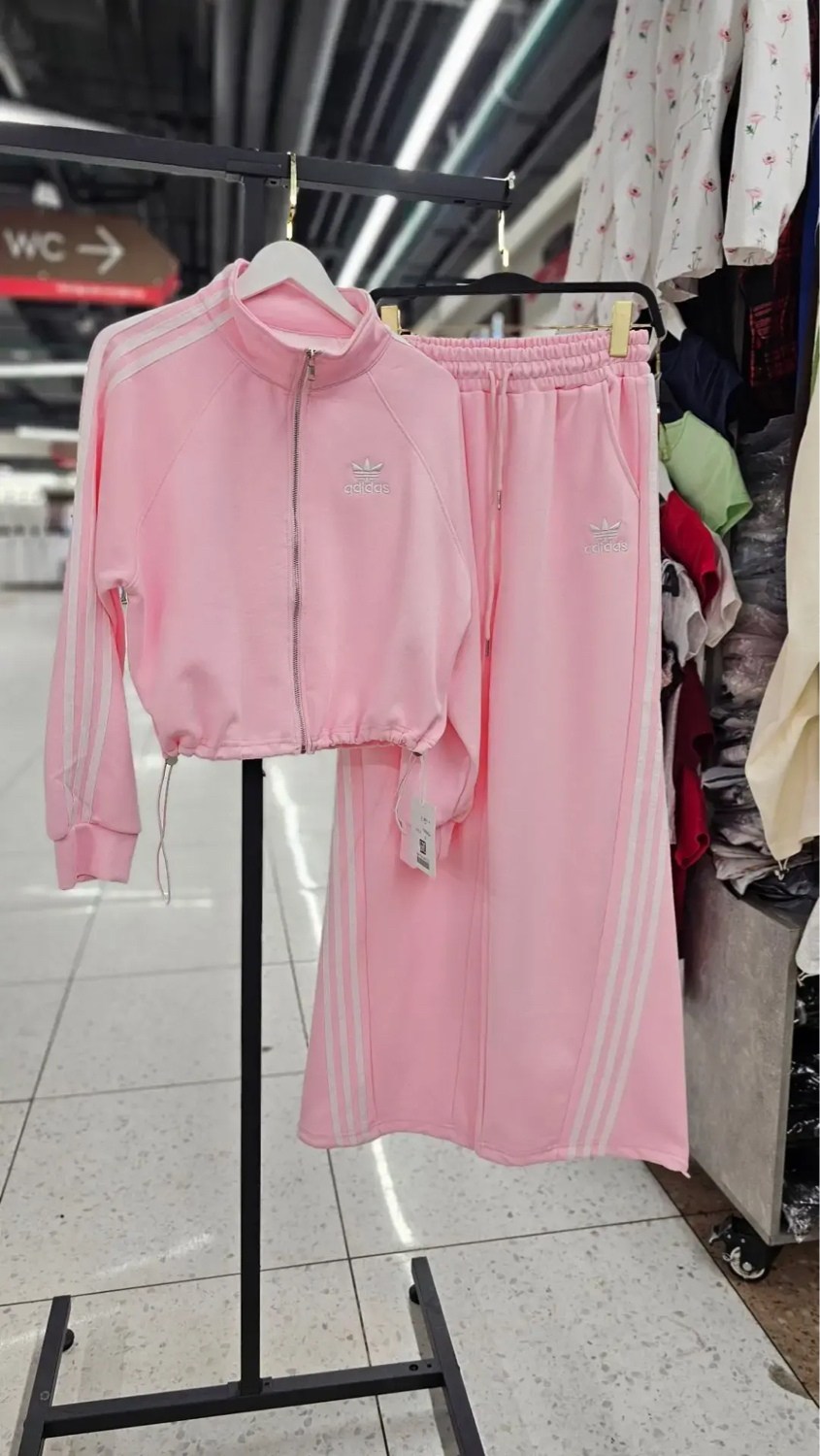 спортивный костюм adidas originals,спортивный костюм adidas,женский спортивный костюм adidas,спортивный костюм adidas красный,красный костюм адидас