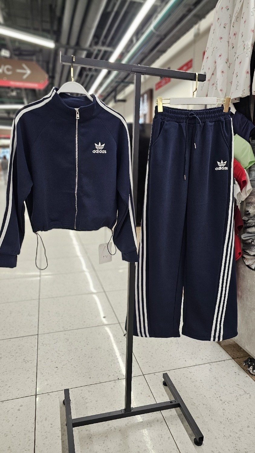 adidas originals pink tracksuit,спортивный костюм adidas originals,спортивный костюм adidas originals adicolor,костюм спортивный adidas originals sst tracksuit розовый,розовый костюм адидас ориджинал