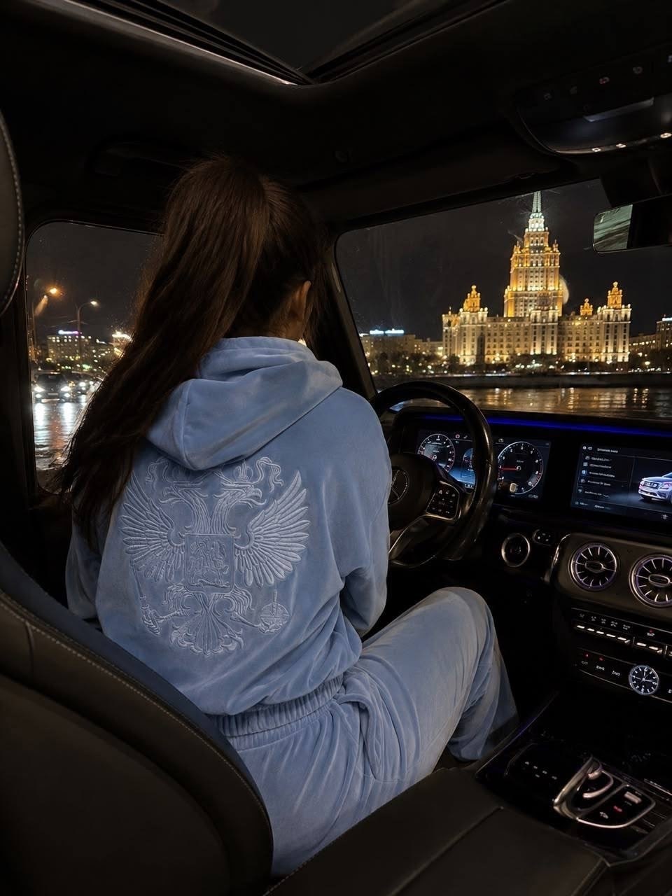 девушка,девушек,девушка с автомобилем,богатая девушка,машина девушка