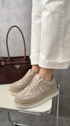 Кроссовки