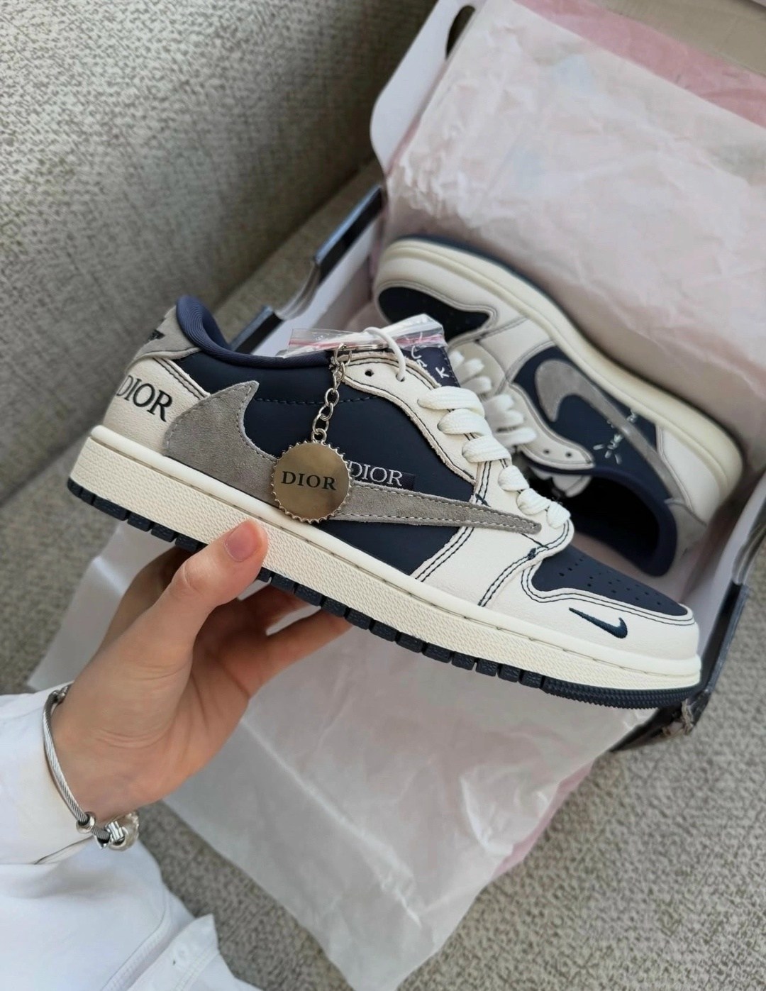 кроссовки travis scott x air jordan 1 low x dior nike,nike air jordan 1 low dior,кроссовки air jordan 1 low x travis scott,кроссовки jordan air jordan 1 retro high dior,кроссовки