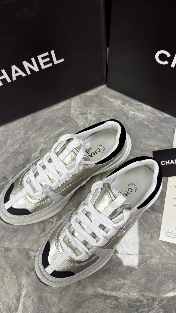 женские кроссовки chanel,кроссовки chanel,модные вентилируемые кроссовки chanel,женские комбинированные кроссовки chanel 2026-2026 черные с коричневым и белым логотипом,chanel женские кожаные кроссовк