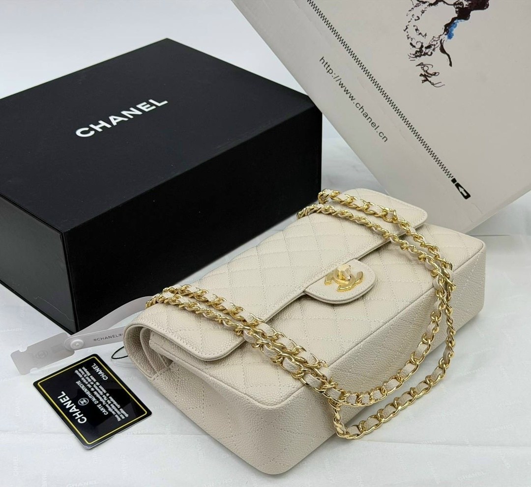 chanel сумка,сумка шанель бежевая,женская сумка chanel,шанель сумка,сумка шанель с бело золотой фурнитурой