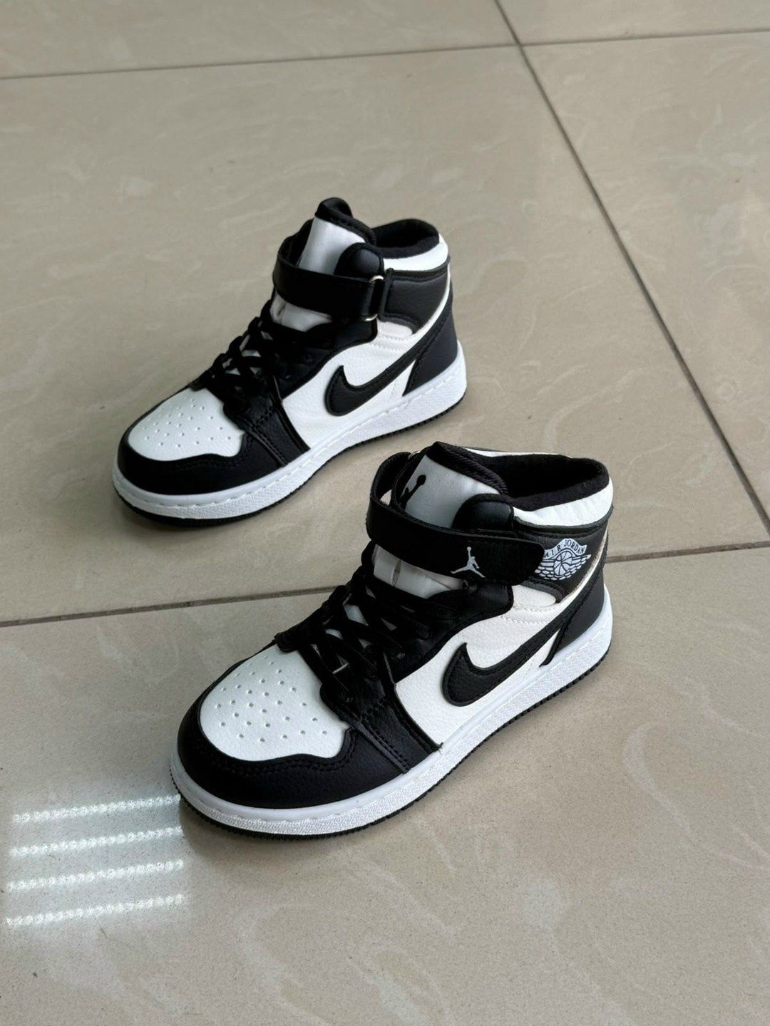 кроссовки nike air jordan 1,кроссовки мальчику,nike air jordan 1 mid black white,nike air jordan 1 mid,кроссовки детская