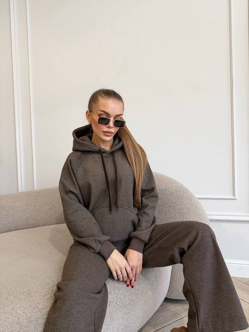 темно-серый женский костюм тройка на флисе loro piana,костюм тройка с курткой,серый женский костюм тройка на флисе loro piana,стильные костюмы,костюм тройка женский