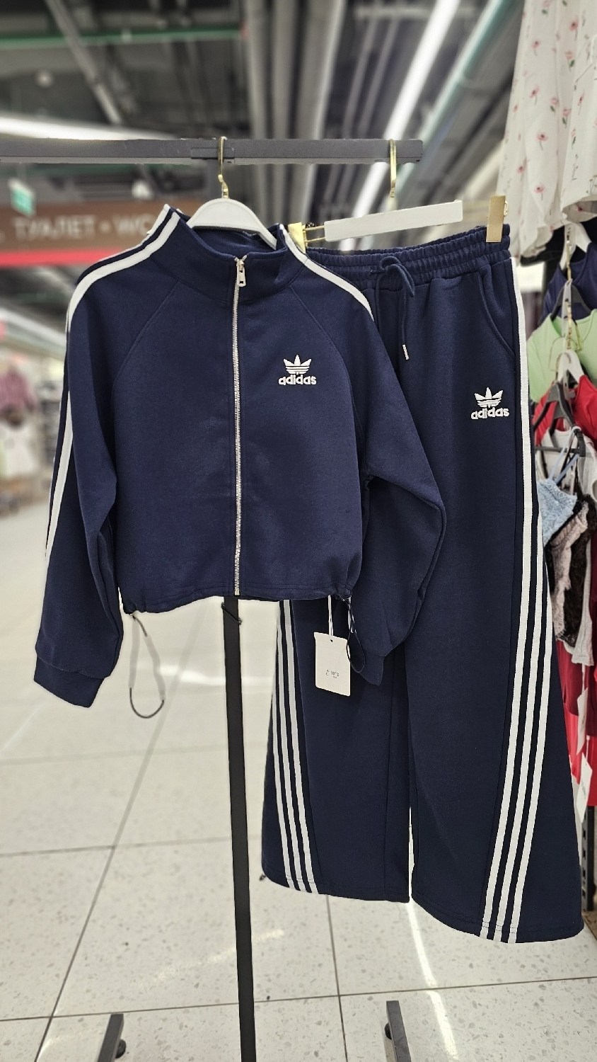 adidas originals pink tracksuit,спортивный костюм adidas originals,спортивный костюм adidas originals adicolor,костюм спортивный adidas originals sst tracksuit розовый,розовый костюм адидас ориджинал