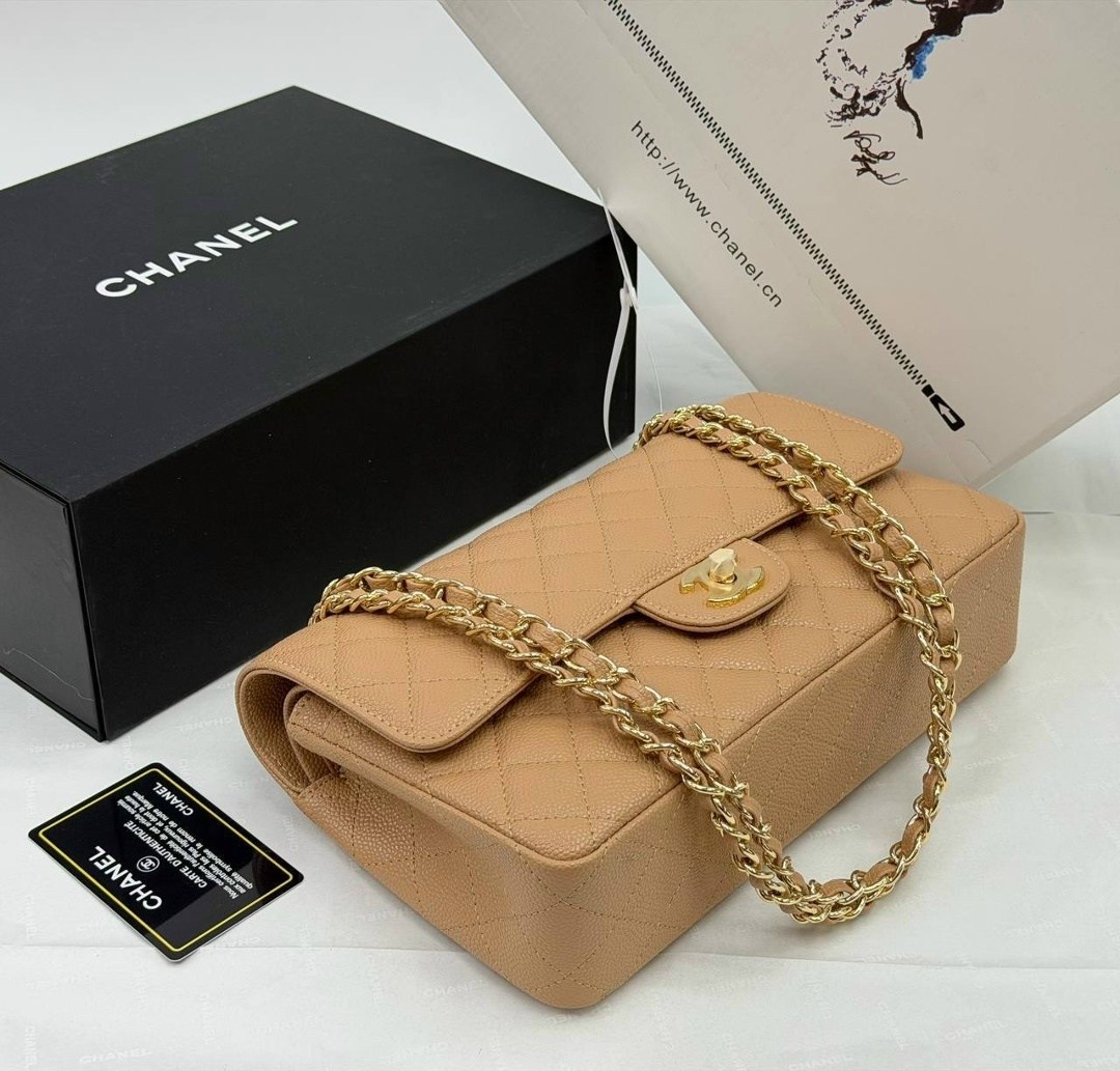 chanel сумка,сумка шанель бежевая,женская сумка chanel,шанель сумка,сумка шанель с бело золотой фурнитурой