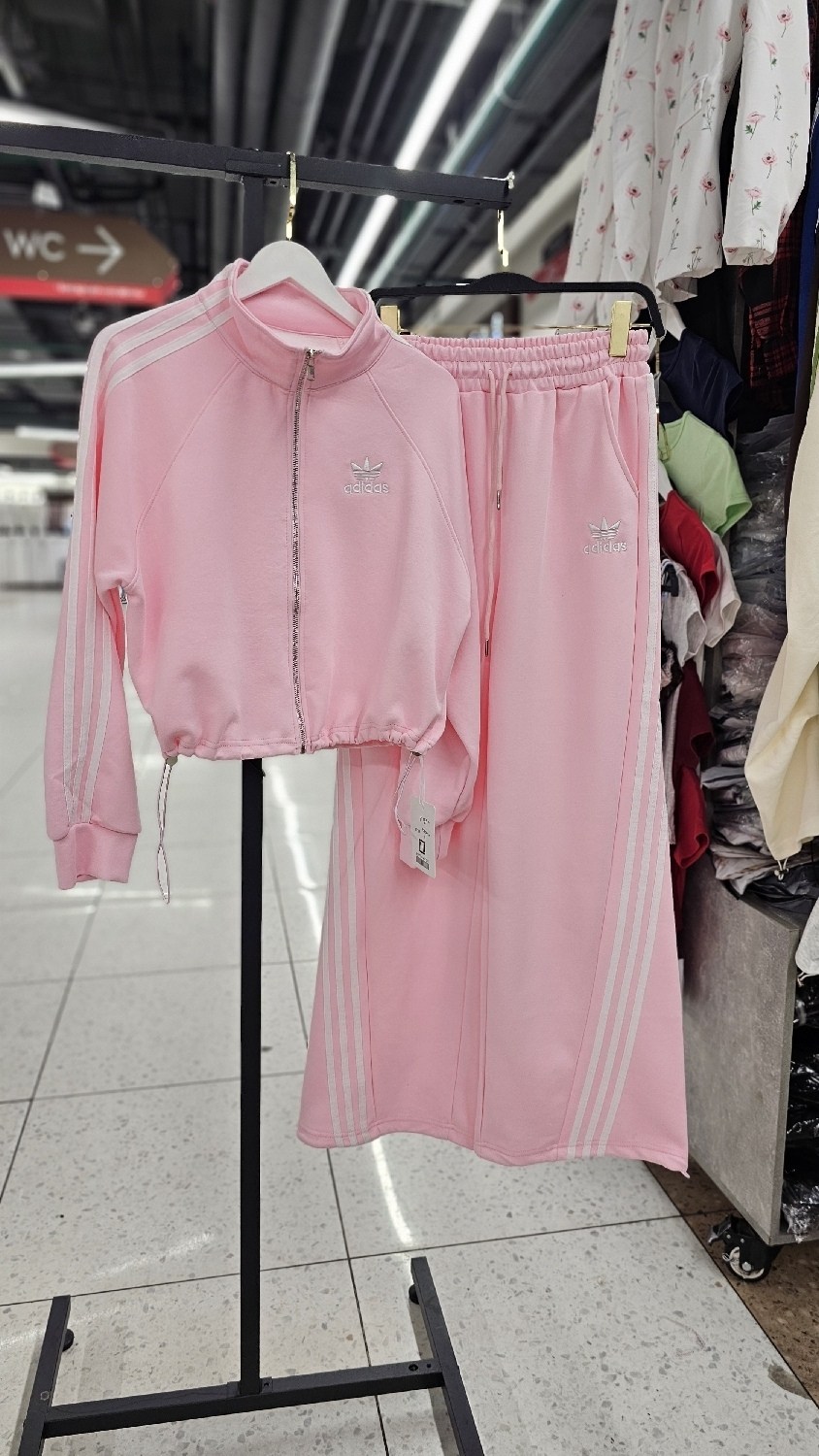 adidas originals pink tracksuit,спортивный костюм adidas originals,спортивный костюм adidas originals adicolor,костюм спортивный adidas originals sst tracksuit розовый,розовый костюм адидас ориджинал