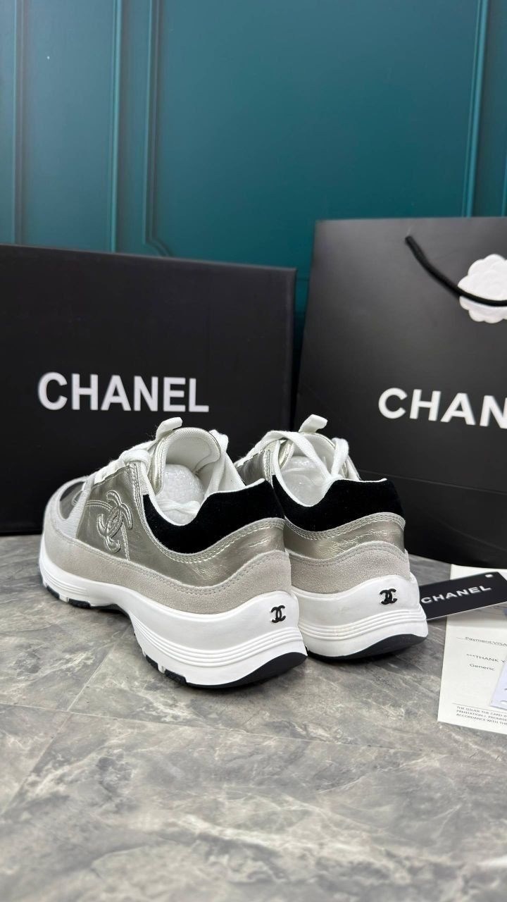 женские кроссовки chanel,кроссовки chanel,модные вентилируемые кроссовки chanel,женские комбинированные кроссовки chanel 2026-2026 черные с коричневым и белым логотипом,chanel женские кожаные кроссовк