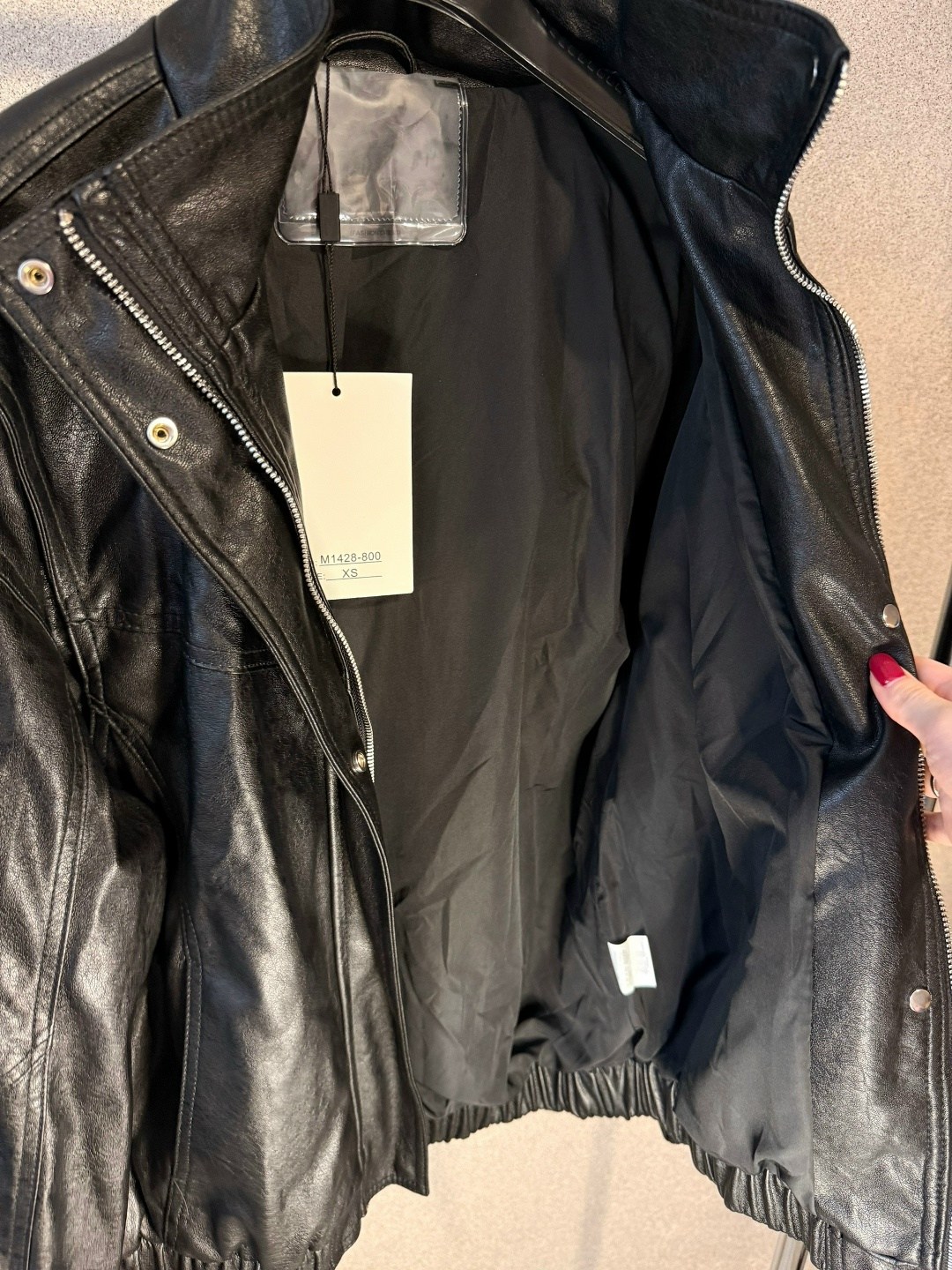 кожаная куртка,женский кожаный бомбер balenciaga черный,кожаный бомбер balenciaga,стильная женская куртка balenciaga pl-21159,куртка бомбер