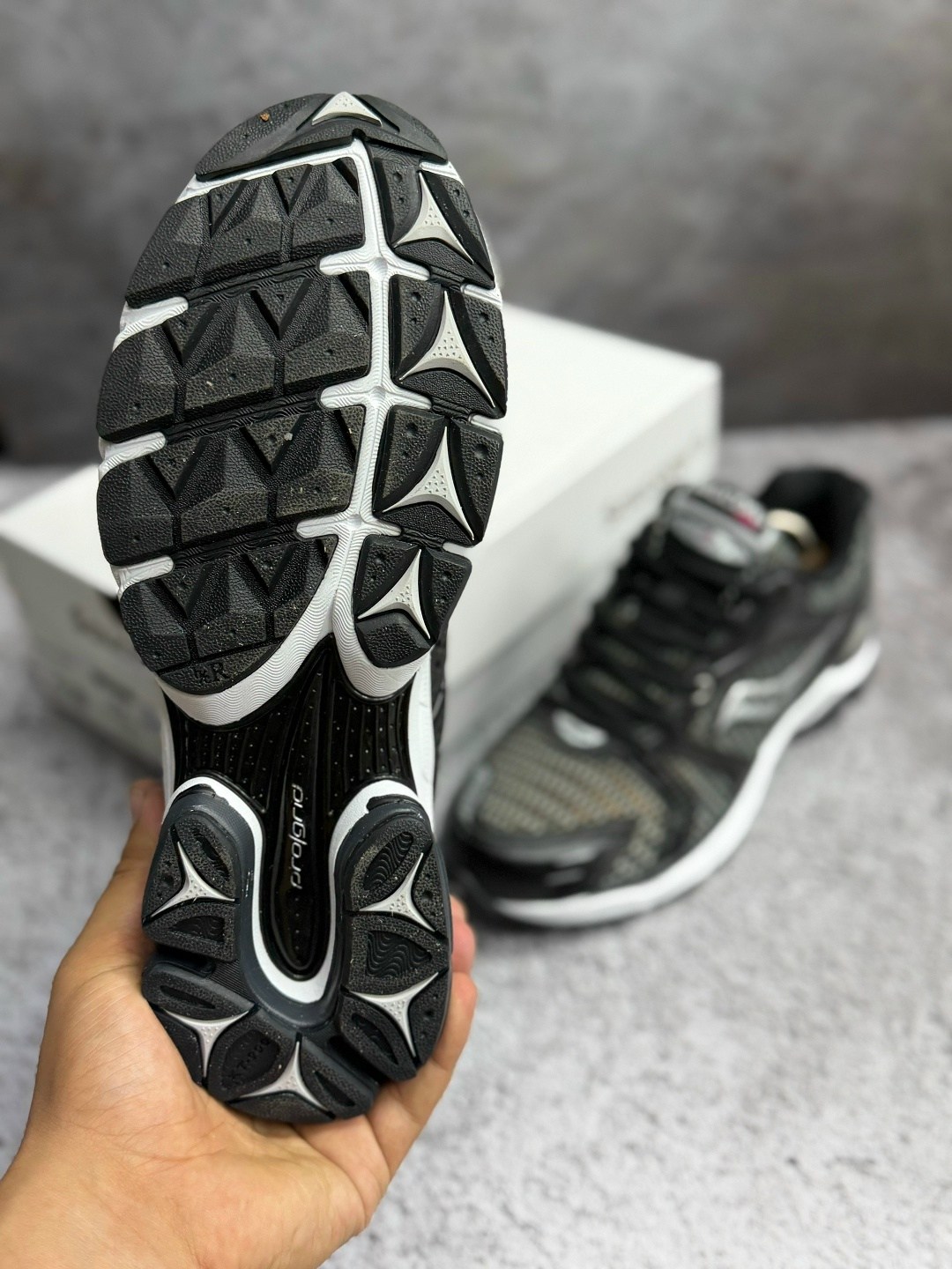 saucony progrid triumph 4,кроссовки saucony,кроссовки saucony progrid triumph 4,кроссовки мужские saucony,кроссовки