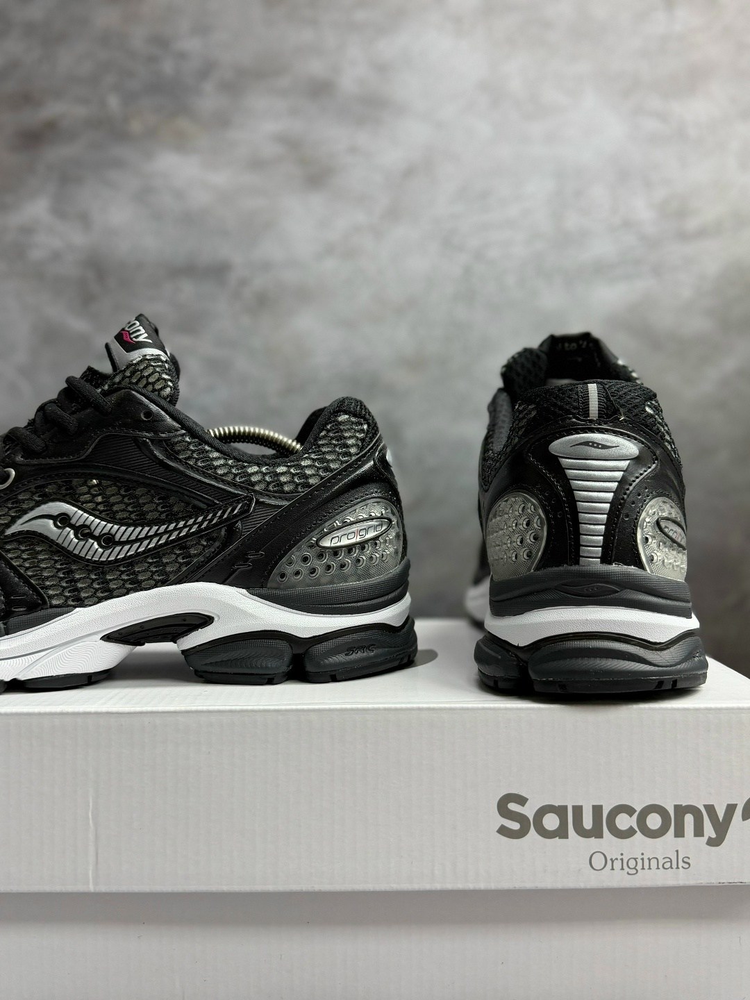 saucony progrid triumph 4,кроссовки saucony,кроссовки saucony progrid triumph 4,кроссовки мужские saucony,кроссовки