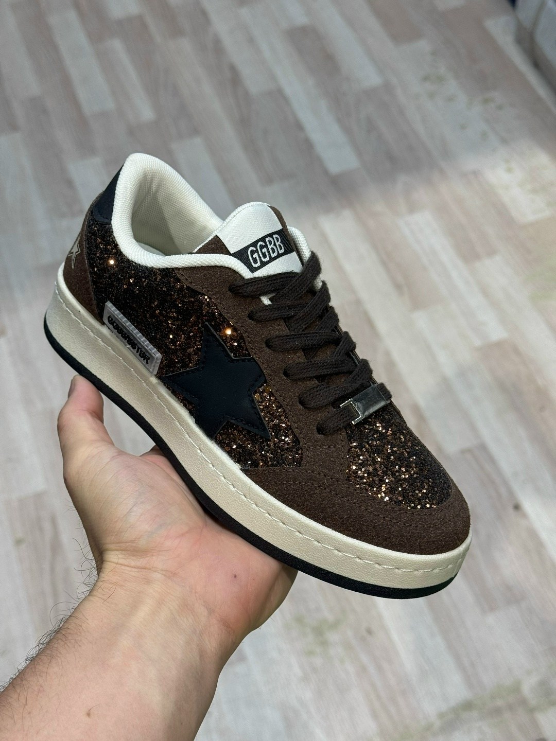 ,кроссовки golden goose с пайетками на платформе,кроссовки golden goose,женские кеды,кеды golden goose