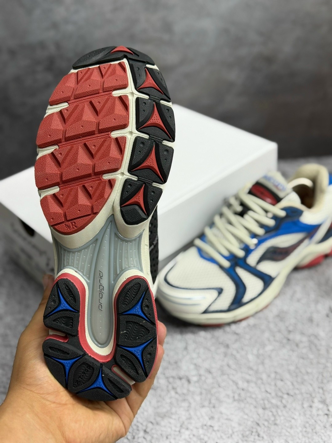 кроссовки saucony progrid triumph 4,кроссовки saucony,saucony progrid triumph 4,кроссовки saucony мужские,saucony triumph
