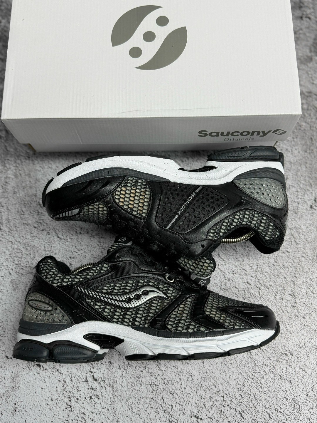 saucony progrid triumph 4,кроссовки saucony,кроссовки saucony progrid triumph 4,кроссовки мужские saucony,кроссовки