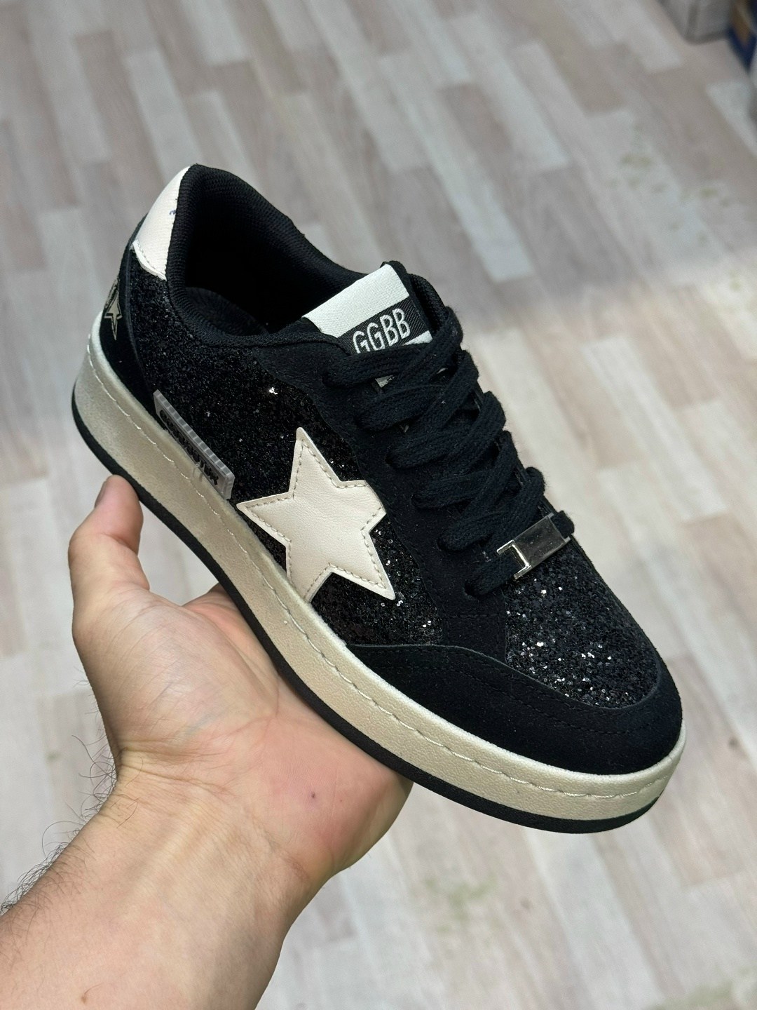 ,кроссовки golden goose с пайетками на платформе,кроссовки golden goose,женские кеды,кеды golden goose