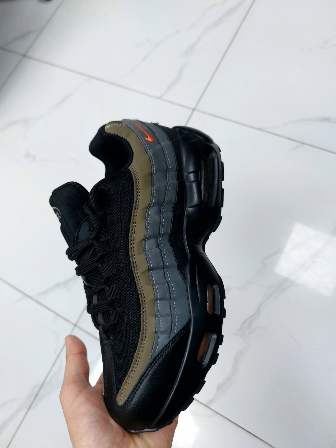 кроссовки nike air max 95,nike air max 95 essential,nike air max 95 black,nike air max 95,nike air max 95 triple black