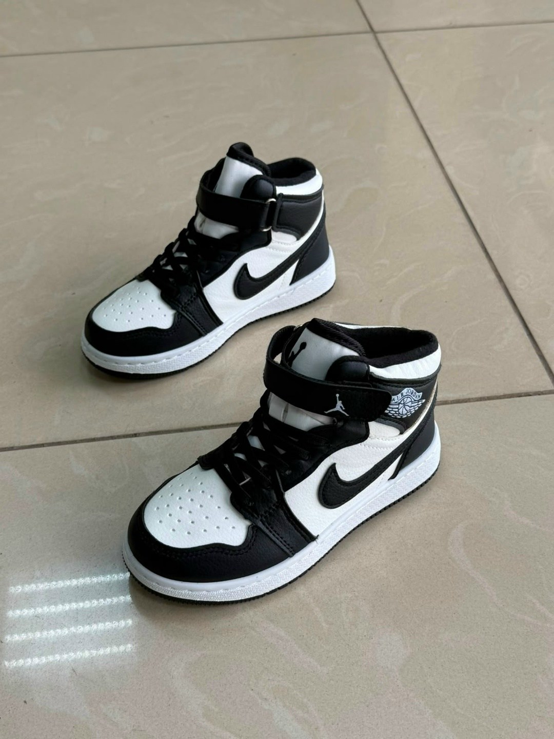 кроссовки мальчику,nike air jordan 1 mid black white,кроссовки nike air jordan 1,кроссовки,кроссовки высокие