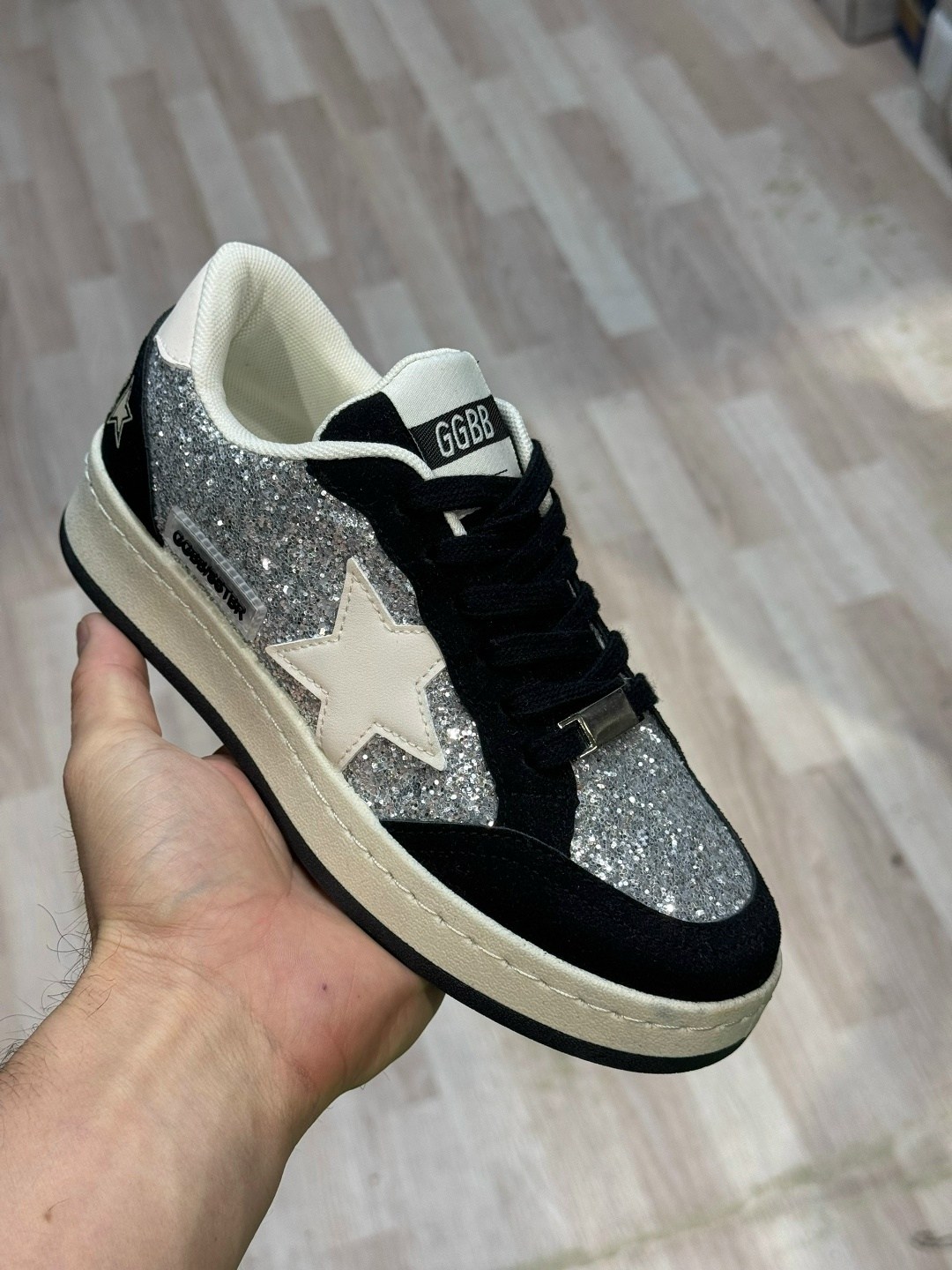 ,кроссовки golden goose с пайетками на платформе,кроссовки golden goose,женские кеды,кеды golden goose