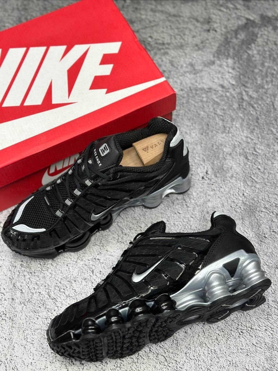 кроссовки nike air max tn plus,кроссовки nike shox tl,кроссовки мужские nike,мужские кроссовки nike air max tn plus,nike shox tl black