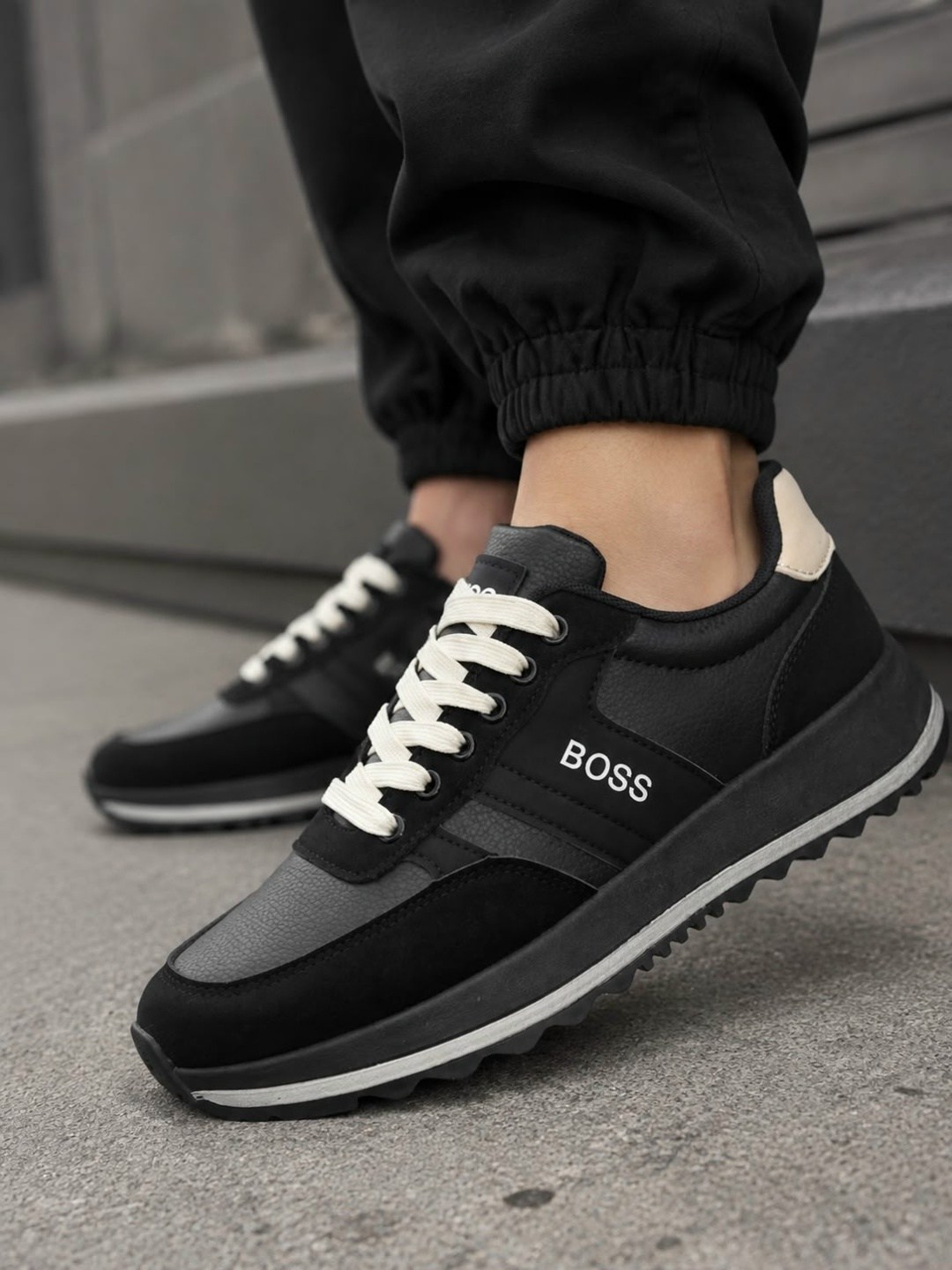 кроссовки boss,мужские кроссовки boss,кроссовки boss parkour-l_runn_ny_n черный,низкие кроссовки boss parkour hugo boss арт 50470152-001,мужские повседневные кроссовки boss