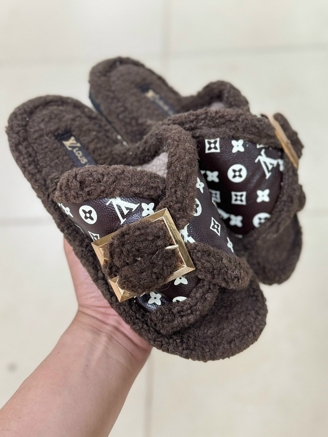 женские тапочки,тапочки модные,тапочки домашние,тапочки louis vuitton,