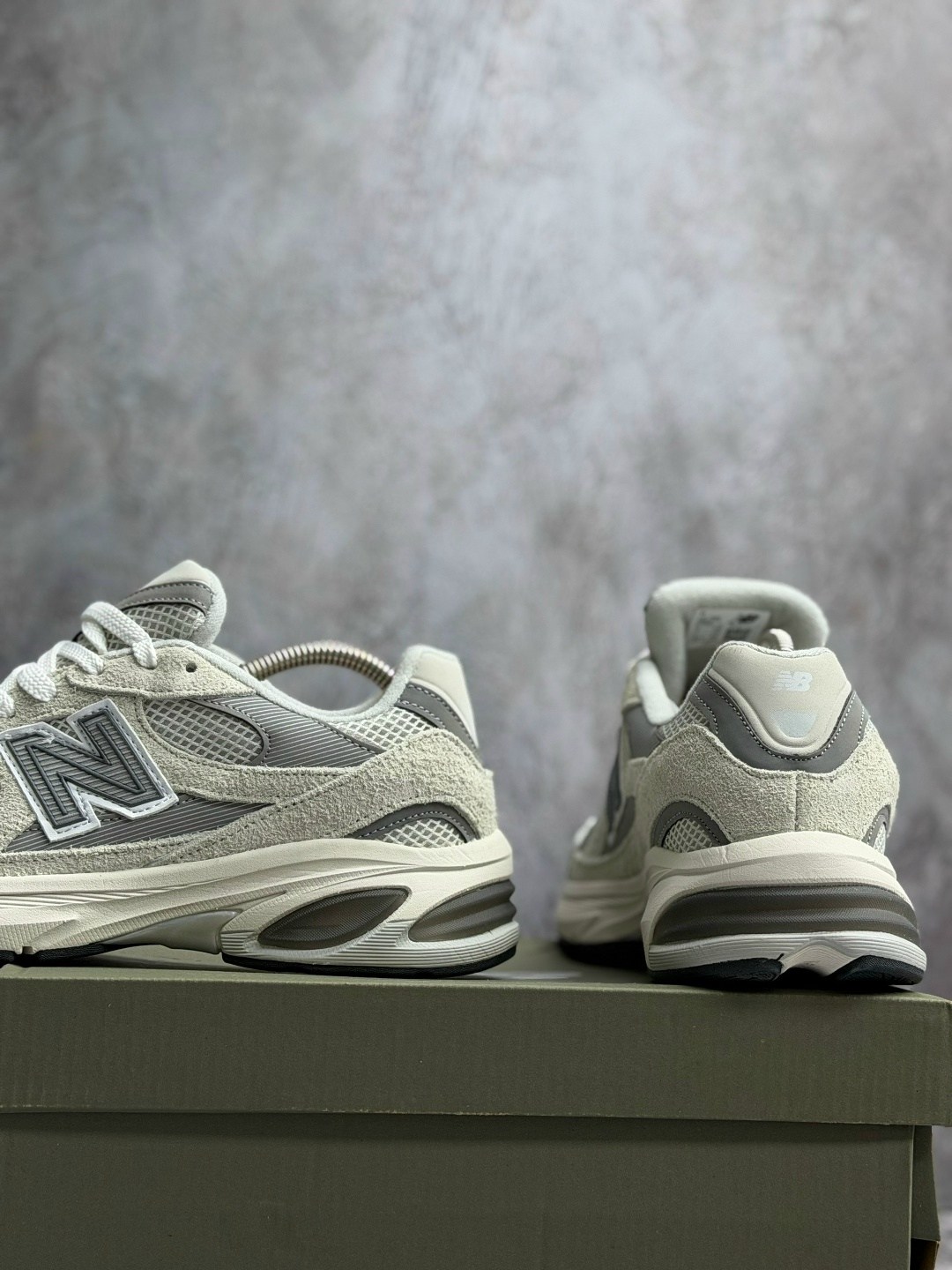 кроссовки мужские new balance,кроссовки new balance,кроссовки new balance 9060,new balance 2002r grey,кроссовки мужские new balance 9060