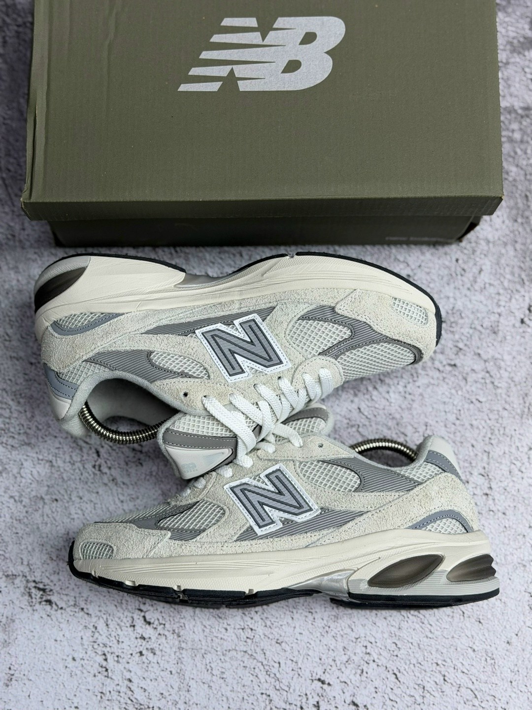 кроссовки мужские new balance,кроссовки new balance,кроссовки new balance 9060,new balance 2002r grey,кроссовки мужские new balance 9060