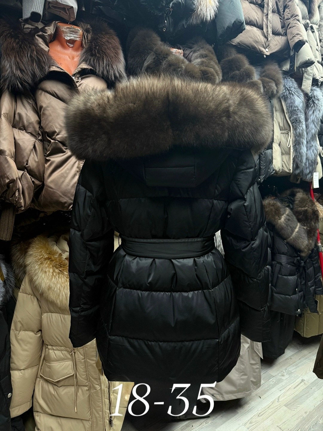 пуховик с натуральным мехом и песца70 cm с капюшоном,пуховик с натуральным мехом и песца,пуховик с натуральным мехом,куртки ,пуховик женский мех натуральный
