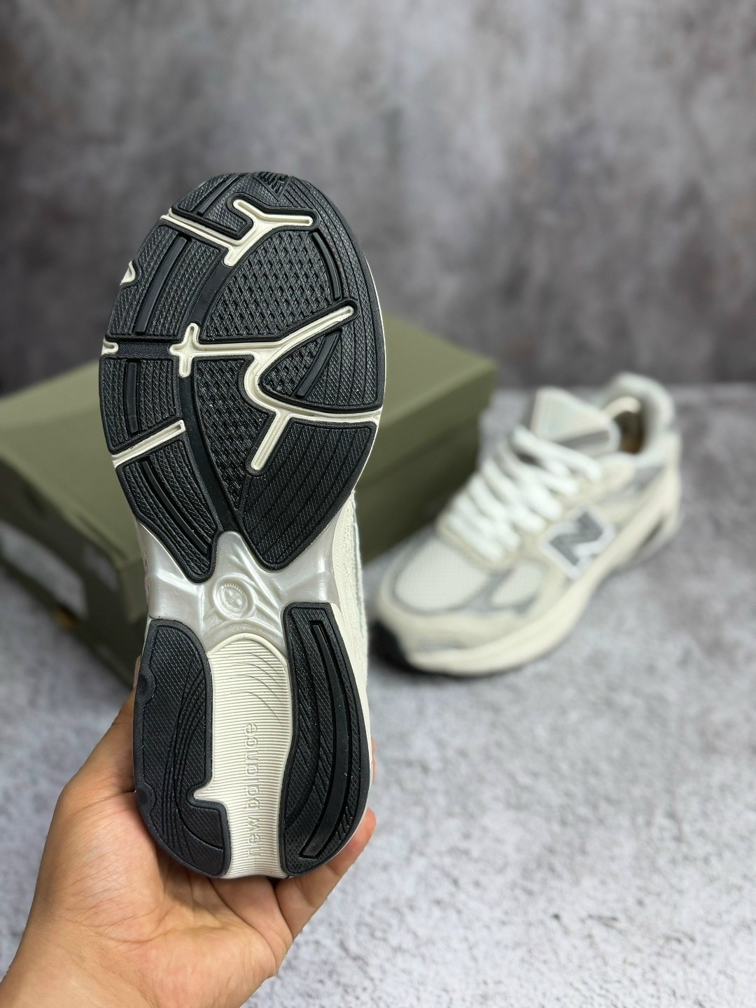 кроссовки мужские new balance,кроссовки new balance,кроссовки new balance 9060,new balance 2002r grey,кроссовки мужские new balance 9060