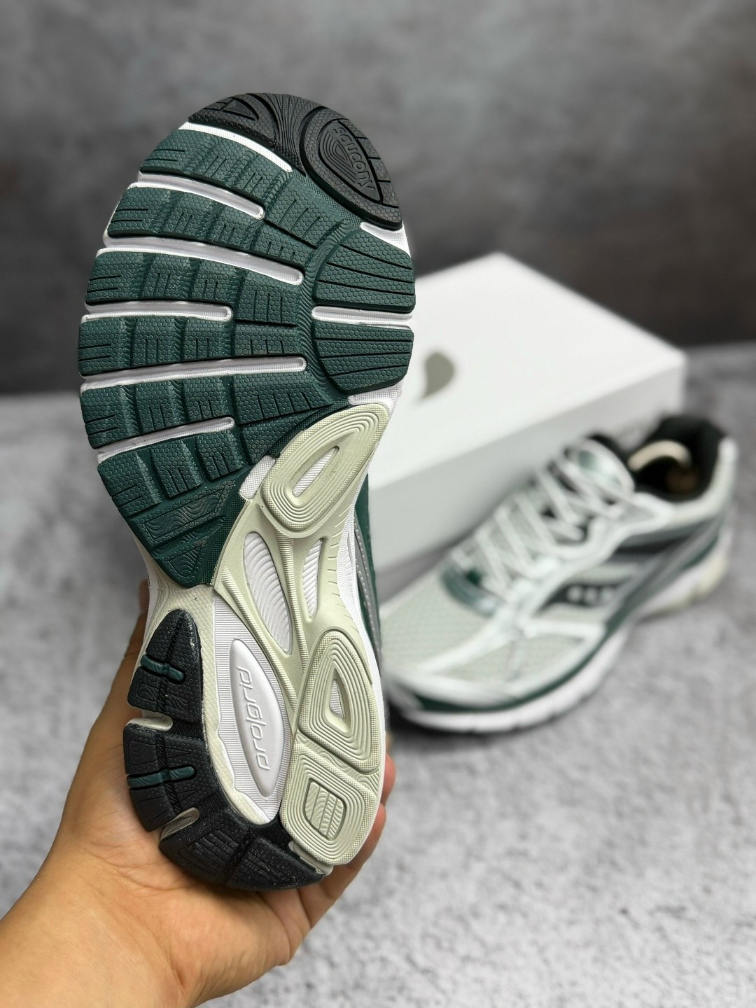 кроссовки saucony,saucony originals,saucony progrid omni 9,saucony cohesion,saucony progrid triumph 4