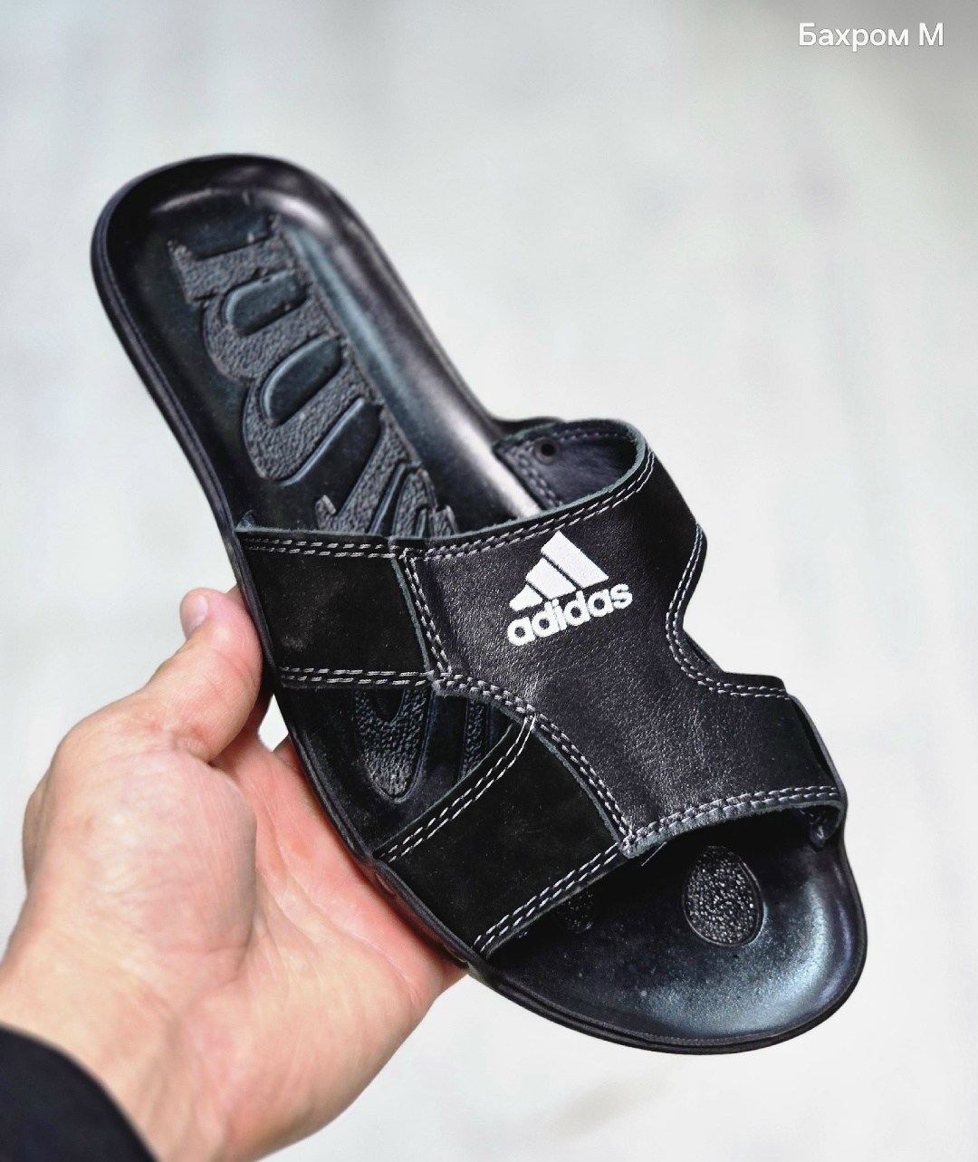 кожаные сланцы adidas,шлепанцы adidas,шлепки мужские,шлепанцы мужские,кожаные шлепки мужские адидас