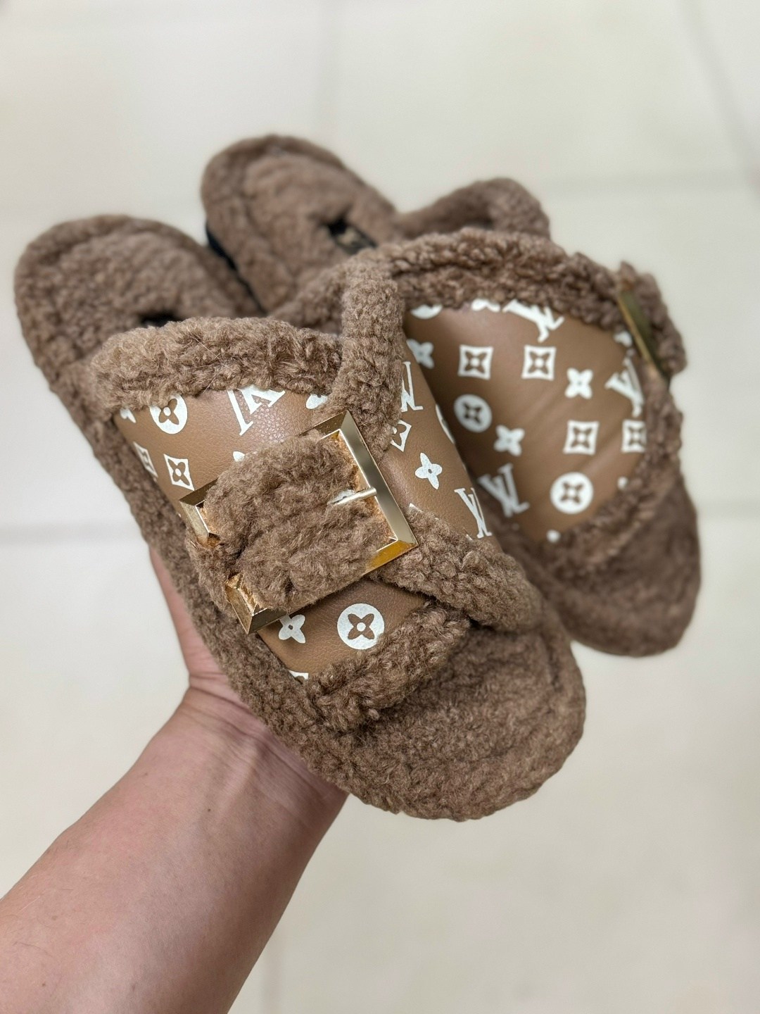 женские тапочки,тапочки модные,тапочки домашние,тапочки louis vuitton,