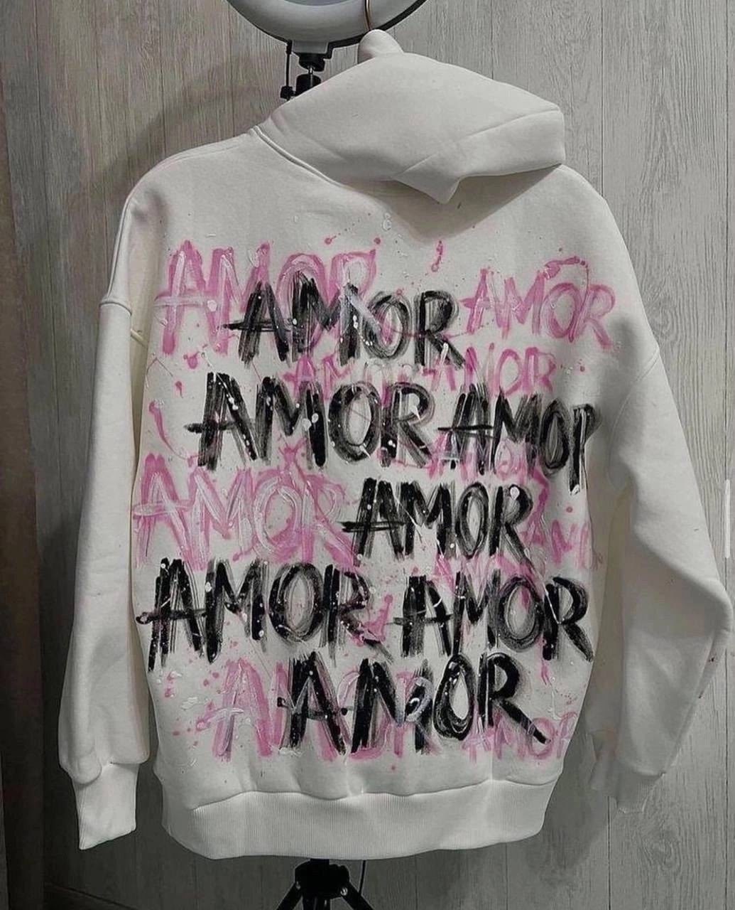 худи оверсайз на флисе в американском стиле с принтом amor,худи оверсайз с принтом amore и начесом syama boutique,худи оверсайз с принтом amor на флисе na_vaia,худи амор,парный свитшот