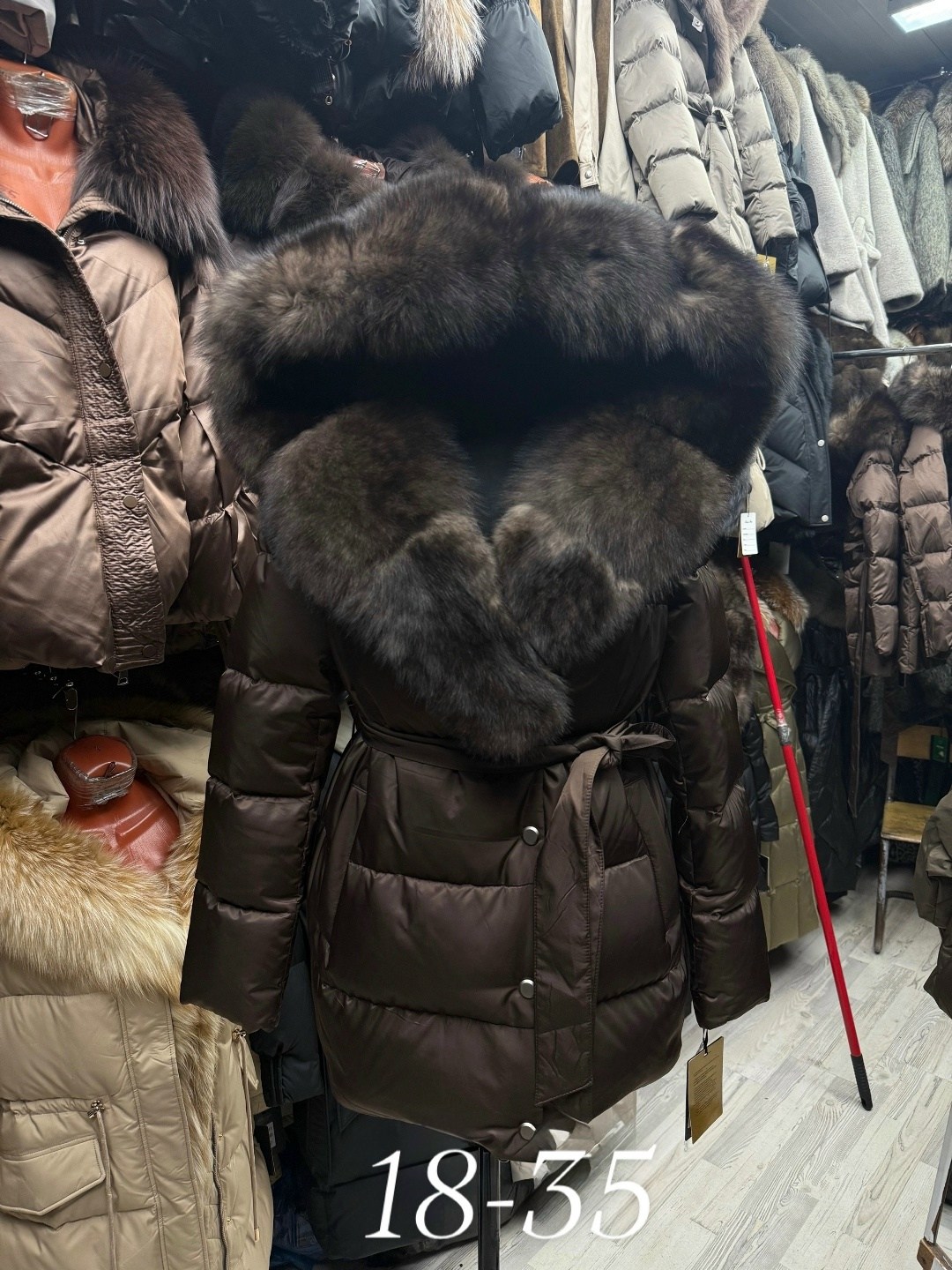 пуховик с натуральным мехом и песца70 cm с капюшоном,пуховик с натуральным мехом и песца,пуховик с натуральным мехом,куртки ,пуховик женский мех натуральный