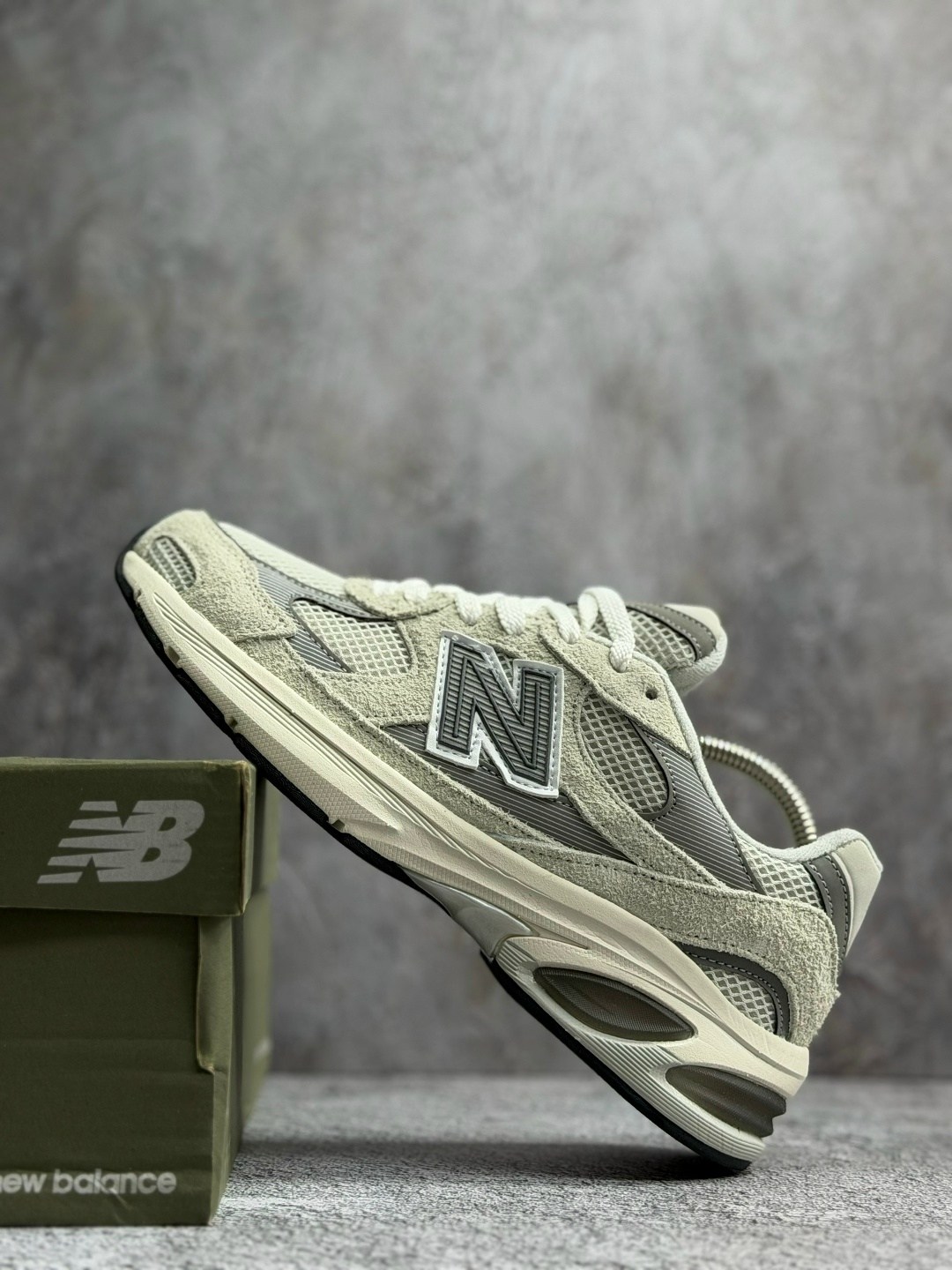 кроссовки мужские new balance,кроссовки new balance,кроссовки new balance 9060,new balance 2002r grey,кроссовки мужские new balance 9060