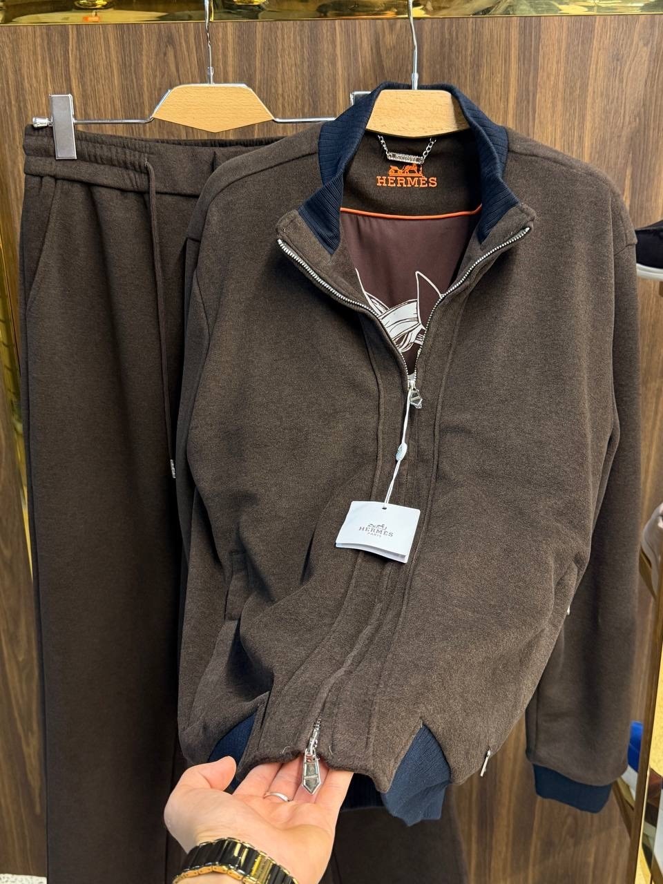 спортивный костюм brunello cucinelli,костюм спортивный loro piana,костюм brunello cucinelli,спортивный костюм brunello cucinelli мужской,костюм loro piana
