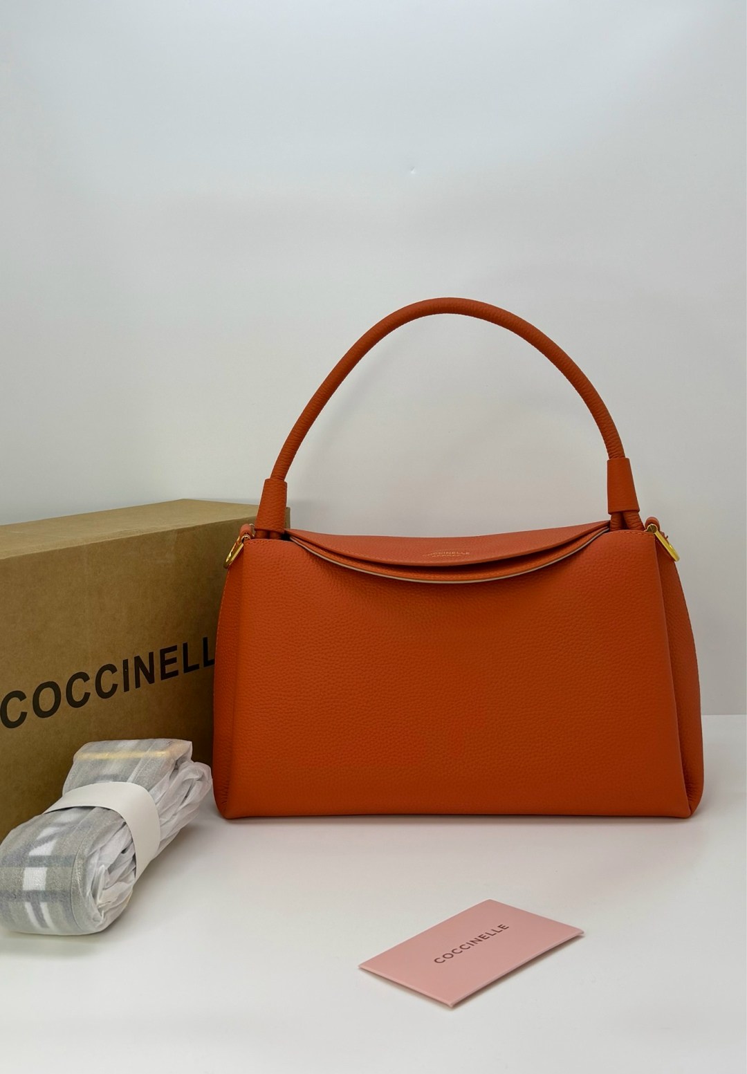 сумка coccinelle,сумка женская coccinelle,сумка женская,сумка,сумка coccinelle b14 mini пудровая