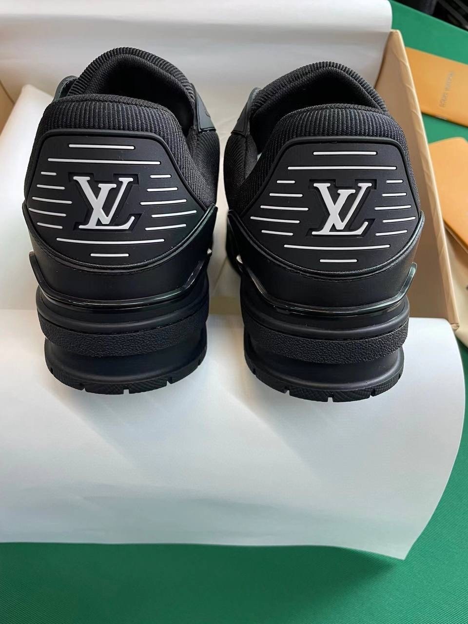 кроссовки мужские louis vuitton,кроссовки louis vuitton trainer,кроссовки луи виттон,кроссовки louis vuitton,кожаные черные кроссовки louis vuitton trainer
