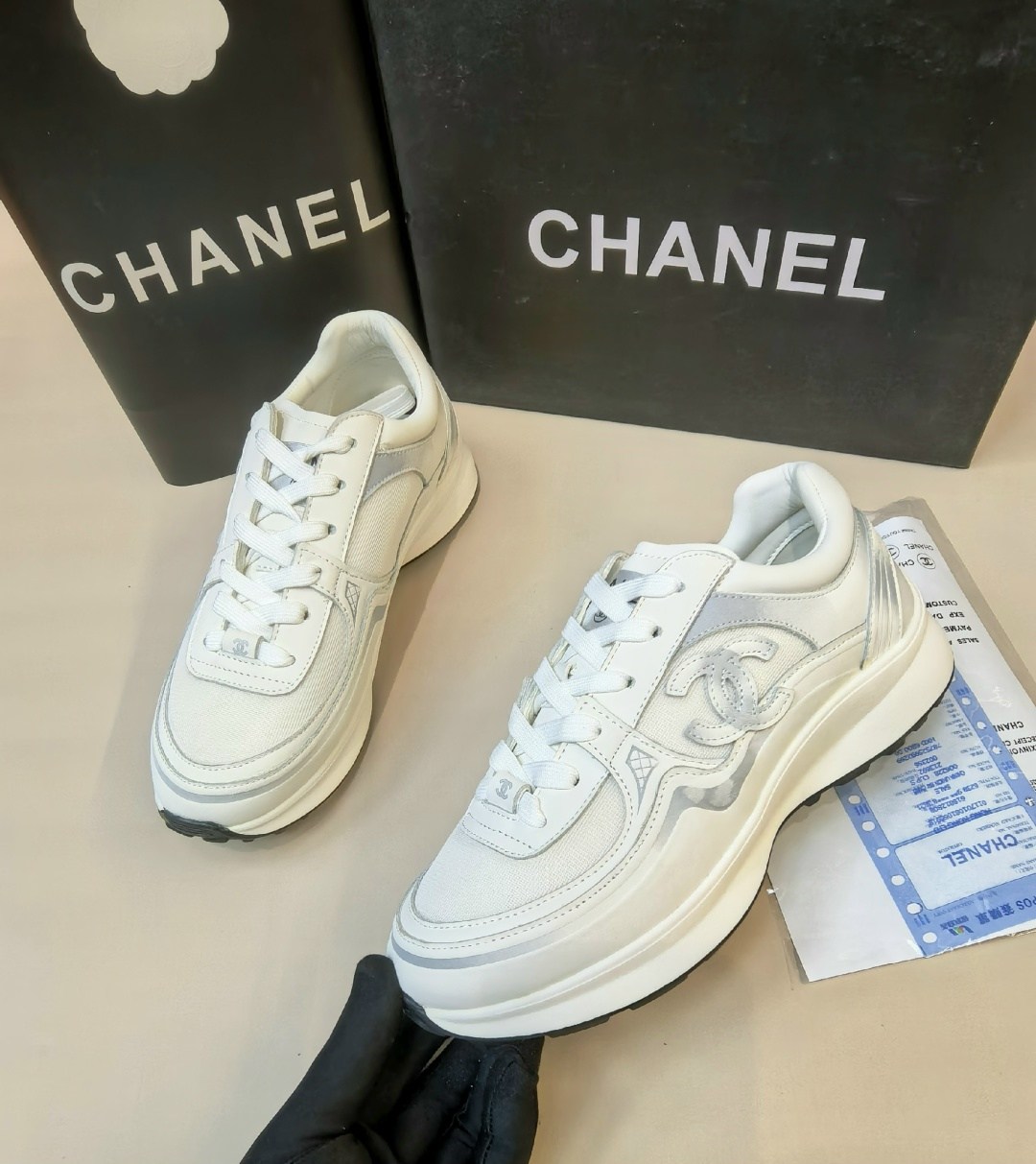 кроссовки женские chanel,кроссовки chanel,chanel женские кожаные кроссовки chanel premium - white,chanel кроссовки серебристые,chanel shoes