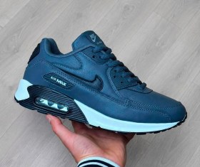 Кроссовки