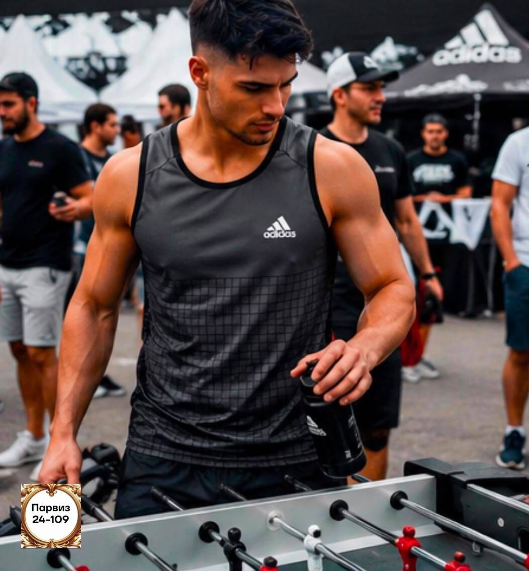 мужчина,красивая парень,парень,спортивная майка,майка мужская спортивная