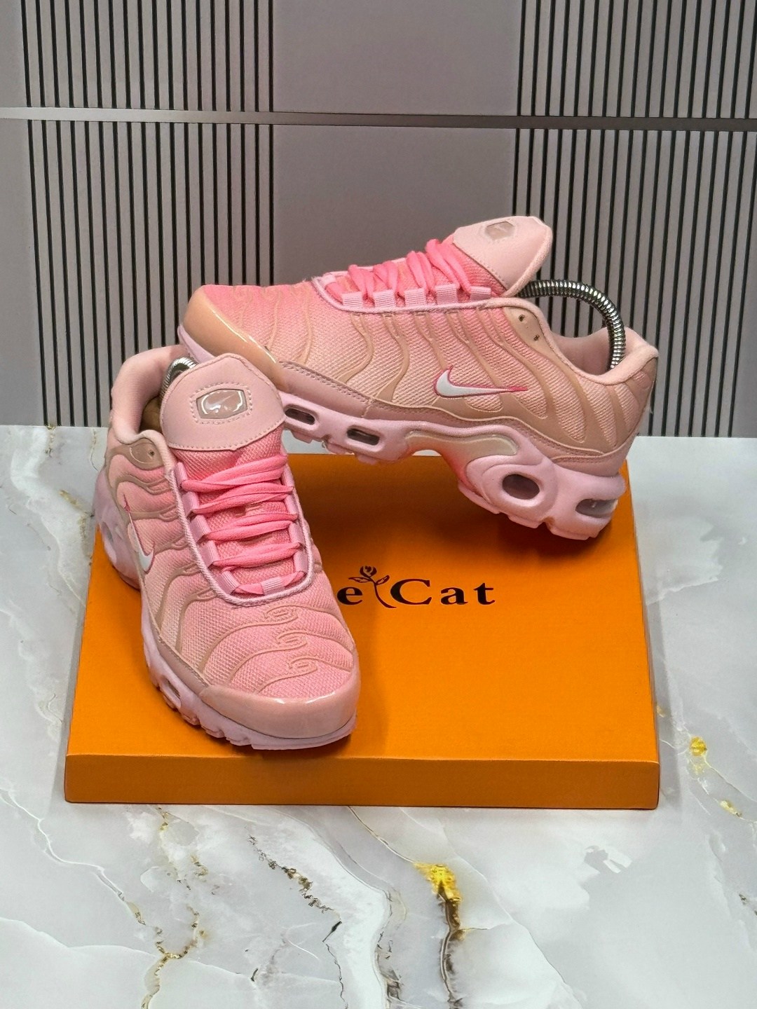 женские кроссовки nike air max plus tn pink,розовые кроссовки,nike air max plus tn pink,кроссовки спортивные air max tn plus nike,кроссовки air max plus tn летние nike цвет розовый