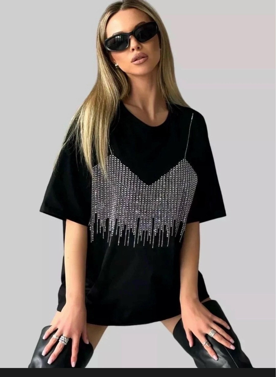 футболка оверсайз базовая со стразами fashion nik,футболка оверсайз со стразами,футболка женская оверсайз,женская футболка,футболка оверсайз нарядная со стразами sapundrik