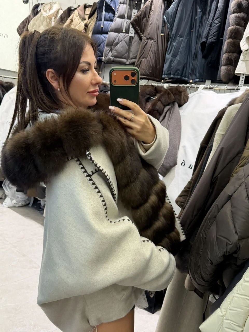 пальто с мехом,шуба куртка,девушка,шубки соболь автоледи,пальто